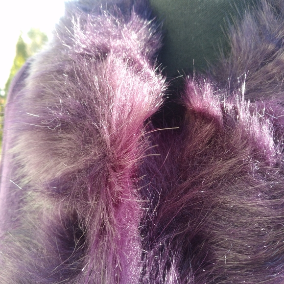 🌱🌾BEAUTIFUL Wrap Vest Deep Grape Color with faux fur accents 😲 - Picture 8 of 10